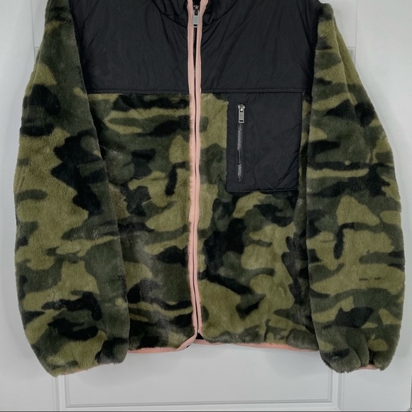RAILS Wesley Front Zip Camo Fleece Quilted Jacket NEW Size XS Faux Fur - Picture 8 of 16